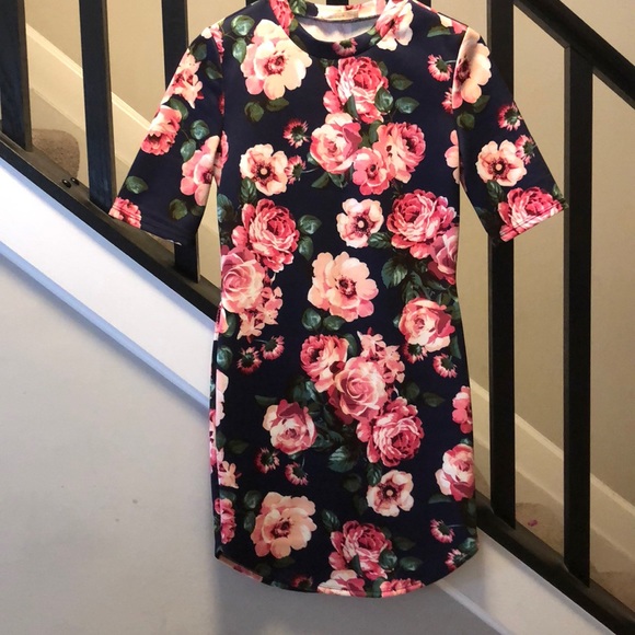 Dress - Picture 3 of 3